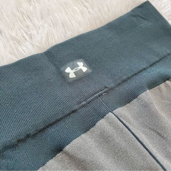 Under armour seamless active workout capri leggings black grey sz. Medium - Picture 5 of 6